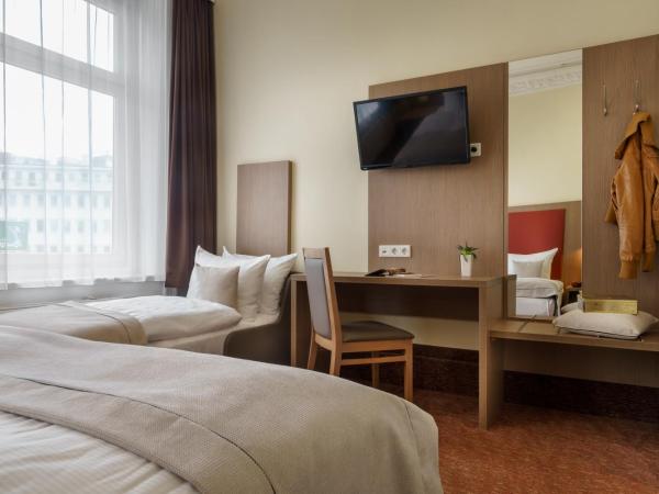 Novum Hotel Norddeutscher Hof Hamburg : photo 2 de la chambre chambre double confort avec canapé-lit