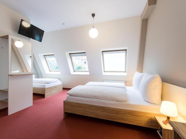 Nu Wave Hotel Berlin - Digital Access 2025 : photo 1 de la chambre chambre triple classique