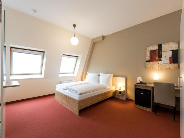 Nu Wave Hotel Berlin - Digital Access 2025 : photo 2 de la chambre chambre triple classique