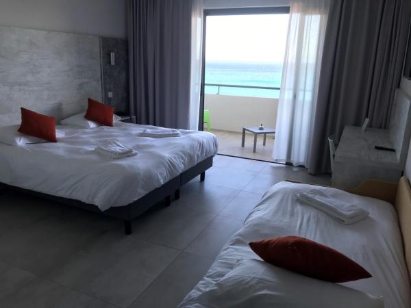 Hôtel L'Isula Marina : photo 5 de la chambre chambre triple - vue sur mer
