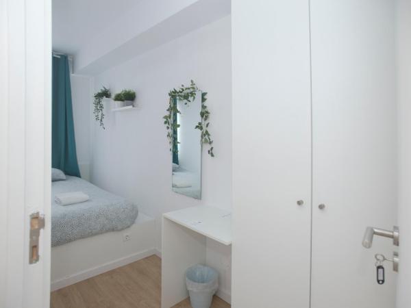 Porto Automatic : photo 1 de la chambre chambre double avec salle de bains commune