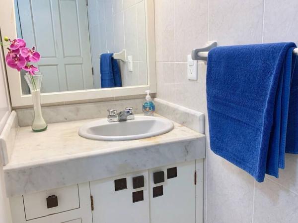 Oceanfront Condo BM By Andiani : photo 8 de la chambre appartement 2 chambres