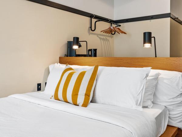 The Maverick by Kasa : photo 4 de la chambre chambre lit queen-size (enregistrement indépendant avec réception virtuelle)