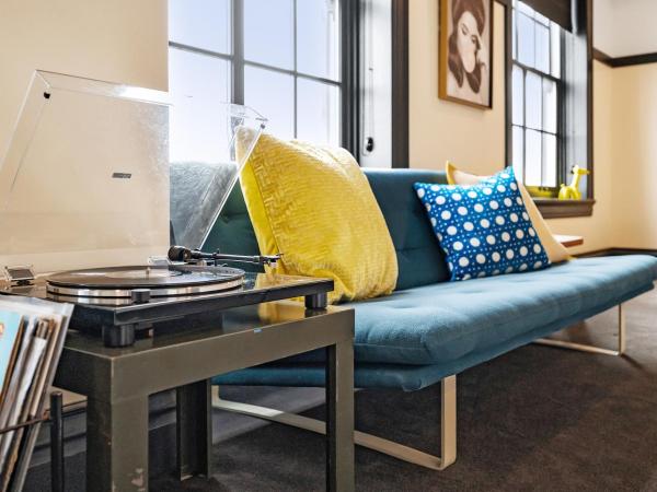 The Maverick by Kasa : photo 1 de la chambre chambre lit king-size deluxe (enregistrement autonome avec réception virtuelle)