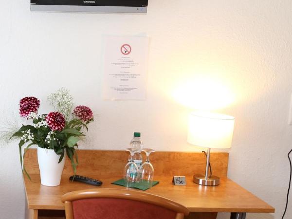 Hotel Garni Kluth : photo 3 de la chambre chambre double avec salle de bains commune