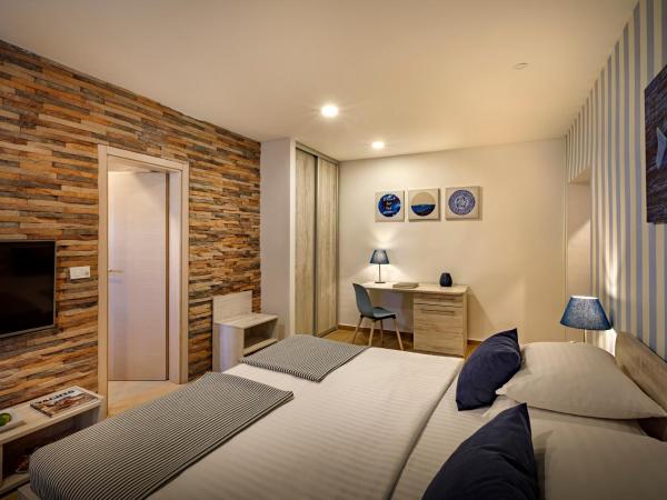 Valamar Riviera Hotel & Residence : photo 3 de la chambre room for 2 old town view - old town suites & rooms