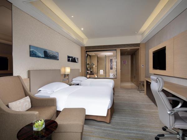 Crowne Plaza Guangzhou Huadu, an IHG Hotel - Free shuttle between hotel and Exhibition Center during Canton Fair & Exhibitor registration Counter : photo 4 de la chambre chambre standard