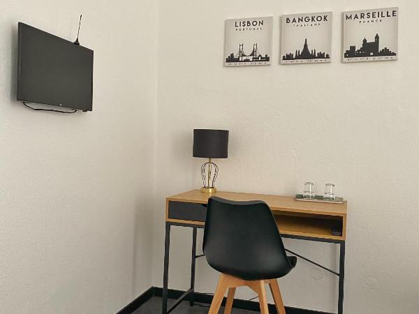 Hotel AVAlex : photo 4 de la chambre chambre double avec salle de bains commune