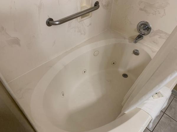 Quality Suites Houston NW Cy-Fair : photo 3 de la chambre suite lit king-size avec jacuzzi - non-fumeurs