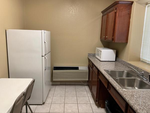 Quality Suites Houston NW Cy-Fair : photo 3 de la chambre suite lit king-size avec coin cuisine - non-fumeurs
