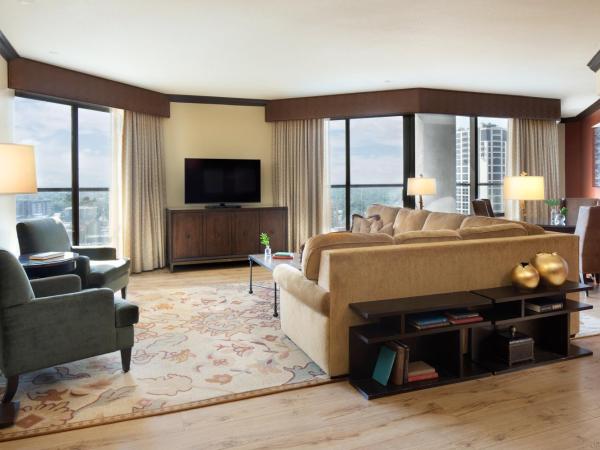 Omni Austin Hotel Downtown : photo 5 de la chambre executive suite 1 queen bed with balcony