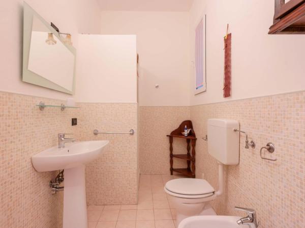 A Casa Fachin Room & Breakfast : photo 8 de la chambre chambre double ou lits jumeaux avec salle de bains privative
