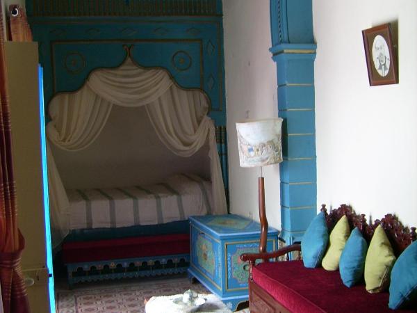 Dar Baaziz : photo 10 de la chambre chambre quadruple Économique avec salle de bains commune