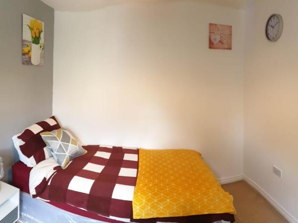 Queens Rooms, a Perfect Stay, Next to Shopping Parks and Central Manchester : photo 5 de la chambre petite chambre lits jumeaux