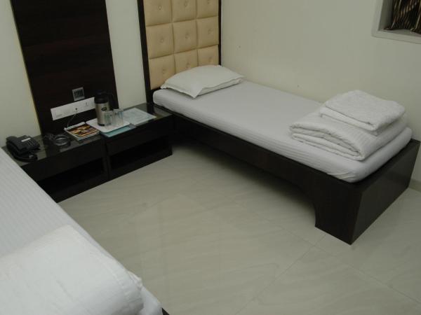 Hotel Causeway, Colaba : photo 7 de la chambre chambre deluxe double ou lits jumeaux