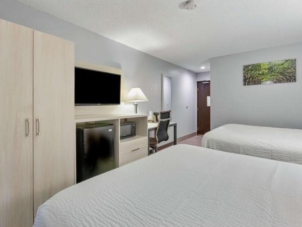 Days Inn by Wyndham Savannah Gateway I-95 : photo 8 de la chambre chambre 2 lits queen-size - non-fumeurs