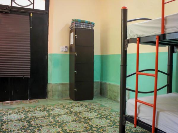 Hostal La Ermita : photo 7 de la chambre lit superposé dans dortoir mixte