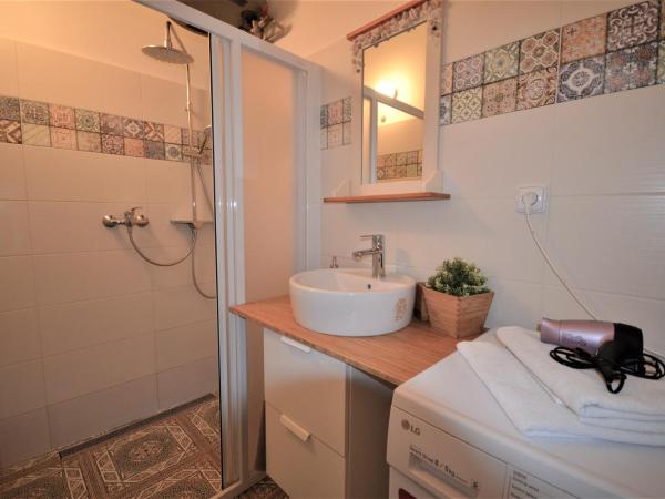 Travel&Joy backpackers : photo 5 de la chambre studio avec salle de bains privative
