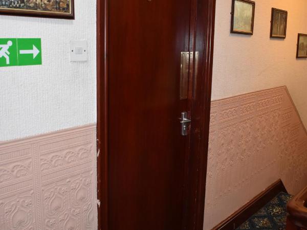 Lyndhurst Hotel : photo 10 de la chambre chambre familiale avec salle de bains privative