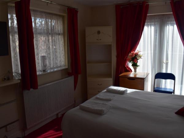 Lyndhurst Hotel : photo 9 de la chambre chambre familiale avec salle de bains privative