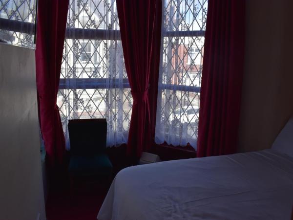 Lyndhurst Hotel : photo 7 de la chambre chambre familiale avec salle de bains privative