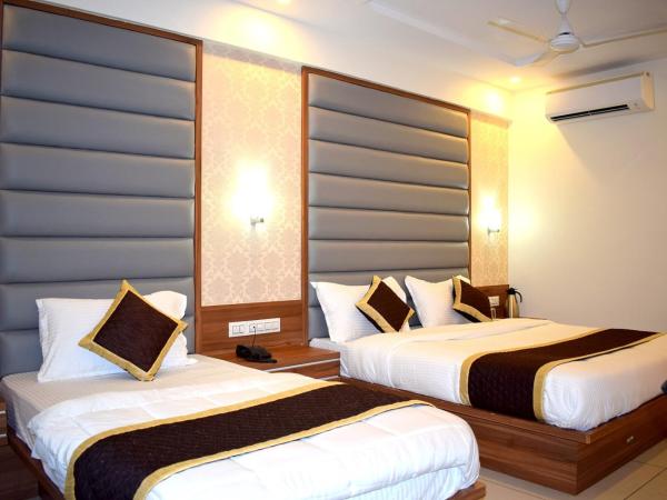 The Royal Square - Sky Stays (Chandkheda) : photo 7 de la chambre chambre triple