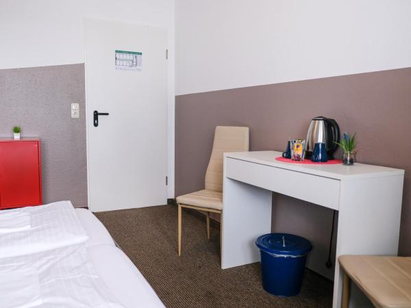 Hammerbrook Hostel : photo 6 de la chambre chambre double Économique avec salle de bains commune