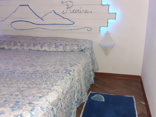 Camera Rarisa Napoli centro : photo 3 de la chambre petite chambre double