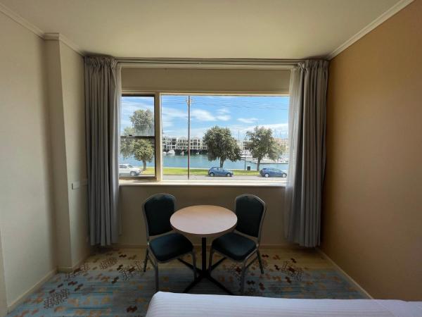 Haven Marina Motel : photo 1 de la chambre chambre double ou lits jumeaux avec vue