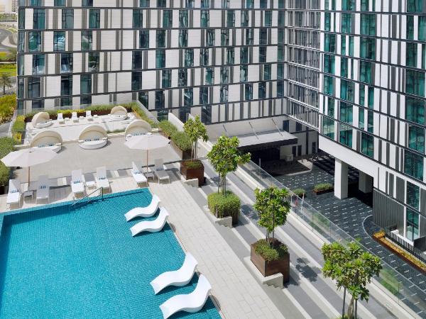 Staybridge Suites Dubai Al-Maktoum Airport, an IHG Hotel : photo 2 de la chambre suite 1 chambre lit king-size - vue sur piscine - non-fumeurs