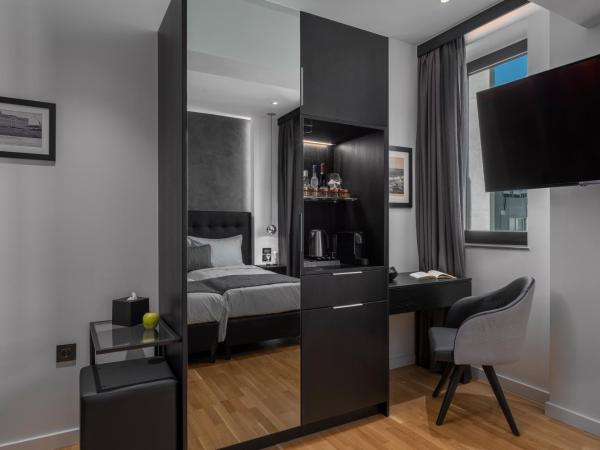 No 15 Ermou Hotel : photo 2 de la chambre chambre double premium