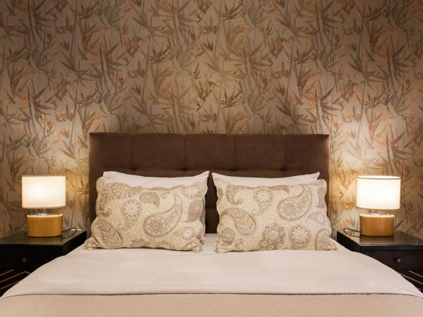 Nicholas Point Apartments and Rooms : photo 2 de la chambre appartement avec balcon