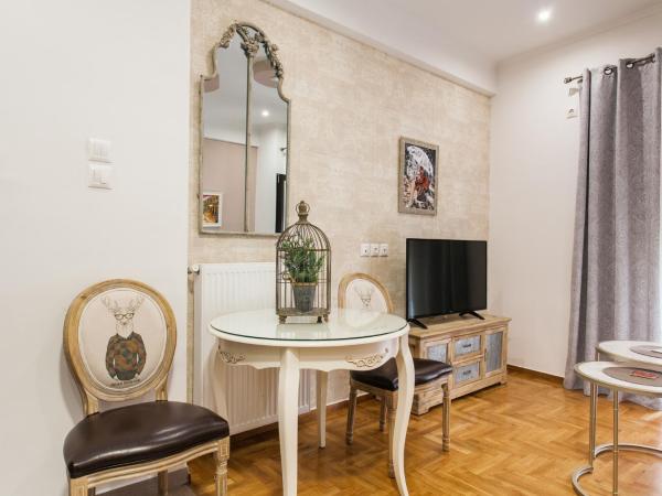 Nicholas Point Apartments and Rooms : photo 1 de la chambre appartement avec balcon