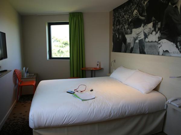 ibis styles Villeneuve Sur Lot : photo 1 de la chambre chambre double standard avec canapé-lit simple