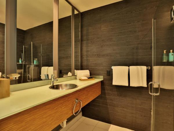 The Local House : photo 9 de la chambre chambre lit king-size - vue partielle sur océan