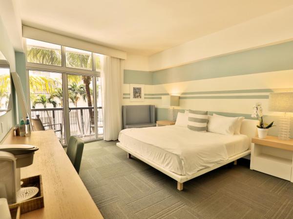 The Local House : photo 3 de la chambre chambre lit king-size - vue partielle sur océan