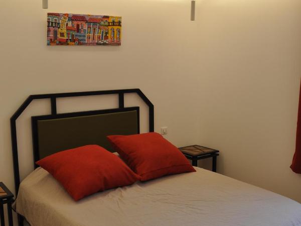 Chambres d'hôtes sous l'olivier : photo 2 de la chambre chambre double deluxe avec baignoire