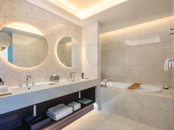 Mövenpick Hotel Basel : photo 3 de la chambre suite lit king-size