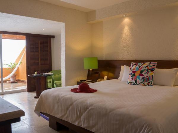 Las Brisas Ixtapa : photo 1 de la chambre brisas beach club one king bed - adults only