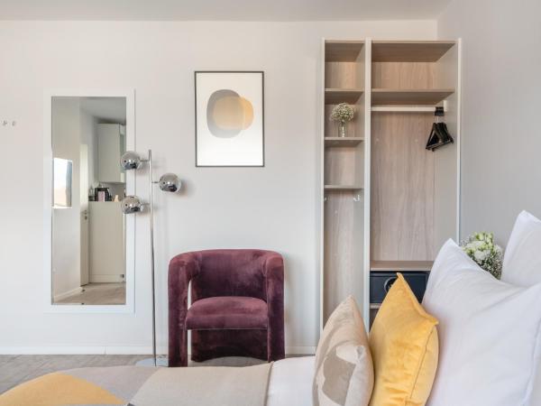numa I Oben Apartments : photo 7 de la chambre medium studio with kitchenette and workspace