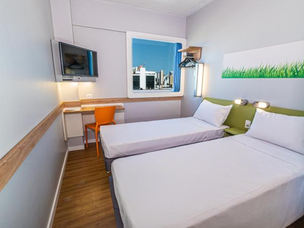 Ibis Budget Fortaleza Praia de Iracema : photo 1 de la chambre standard twin room with 2 twin beds