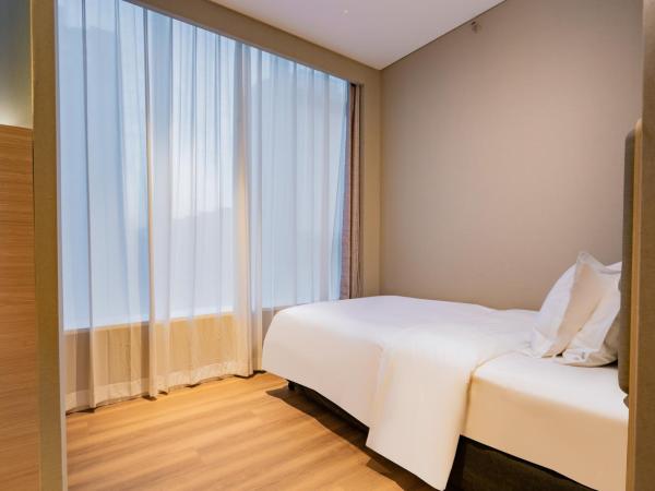 Holiday Inn Express Xi'an High Tech Zone North, an IHG Hotel : photo 5 de la chambre standard room with one king and one single bed