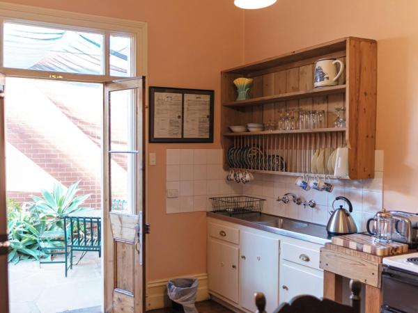 North Adelaide Heritage Cottages & Apartments : photo 5 de la chambre cottage chapel de 2 chambres