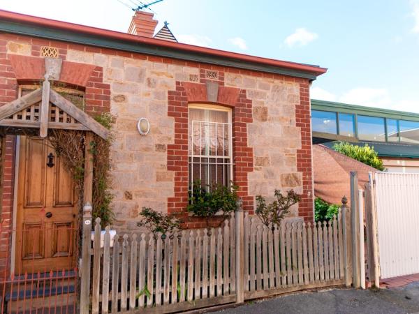 North Adelaide Heritage Cottages & Apartments : photo 1 de la chambre cottage chapel de 2 chambres