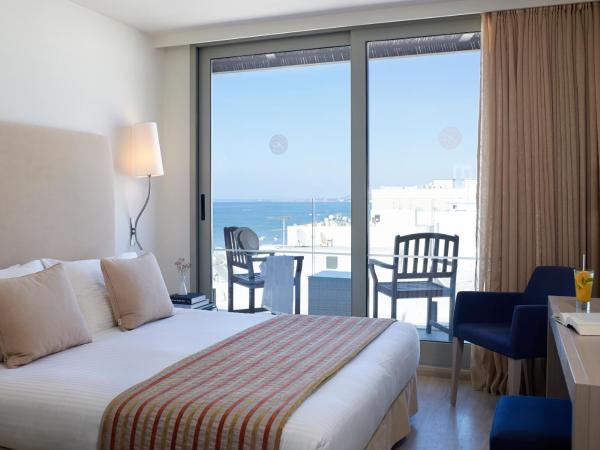 Kriti Beach Hotel : photo 1 de la chambre chambre double ou lits jumeaux - vue latérale sur mer