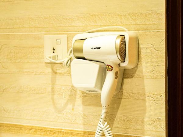 Suwara Hotel Kepong KL : photo 5 de la chambre chambre familiale avec douche