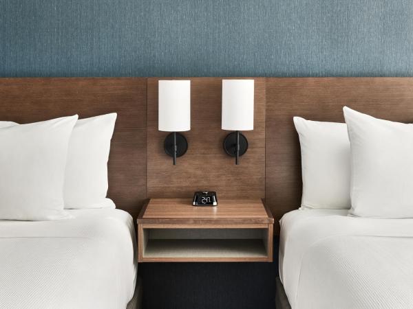 Hyatt Place Phoenix/Downtown : photo 2 de la chambre chambre avec 2 lits queen-size et canapé-lit 