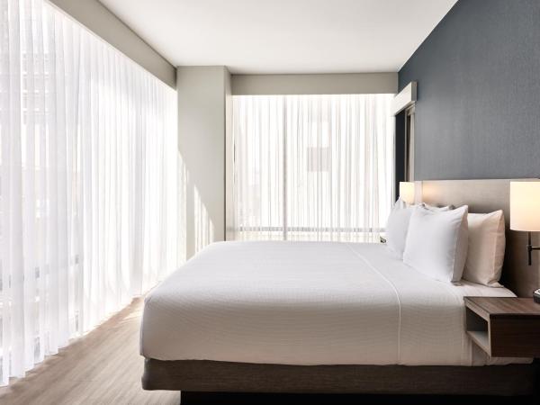 Hyatt Place Phoenix/Downtown : photo 3 de la chambre king suite with sofa bed and roll-in shower - disability access