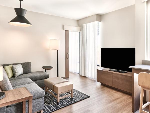Hyatt Place Phoenix/Downtown : photo 2 de la chambre king suite with sofa bed and roll-in shower - disability access