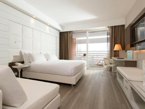 Almar Jesolo Resort & Spa : photo 1 de la chambre chambre triple supérieure – vue sur jardin